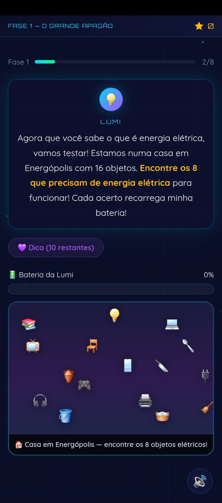 Fase 1 do Energópolis: cena interativa com 16 objetos em uma casa, onde o aluno deve encontrar os 8 que precisam de energia elétrica, com a barra de bateria da Lumi